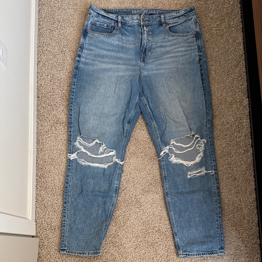 American Eagle Outfitters Light Blue Distressed Boyfriend Jeans